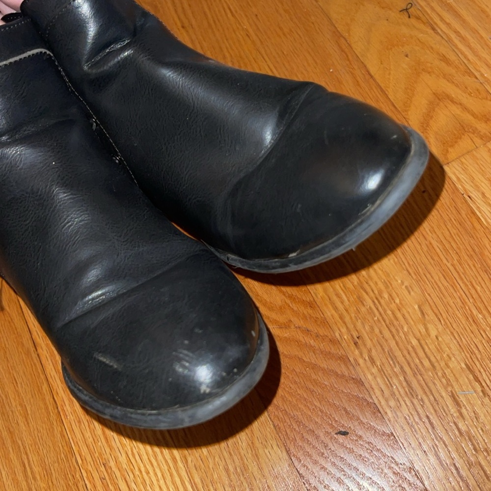 Detailed black booties - Picture 8 of 8